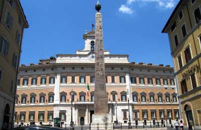 Augustův obelisk foto